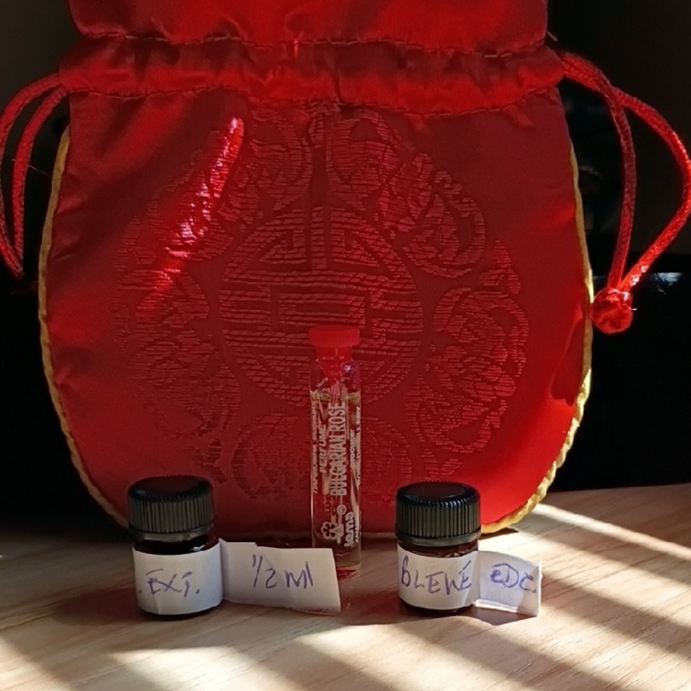Red Satin Drawstring Pouch with Mini Vials - Picture 2 of 2
